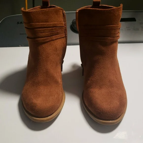 Boots - Picture 1 of 3